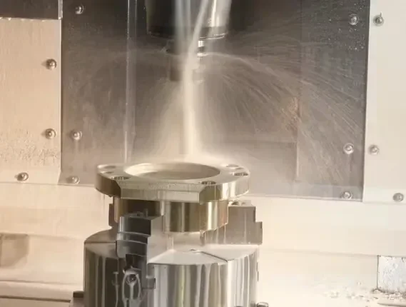 Macchina utensile in lavorazione