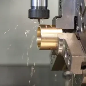 Tornitura su macchina CNC